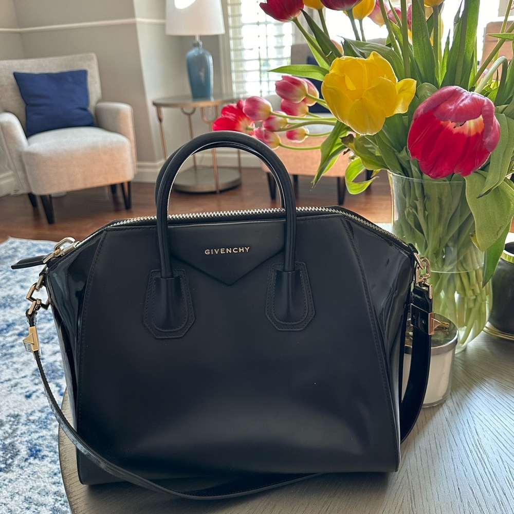 GIVENCHY Antigona Medium Leather Bag